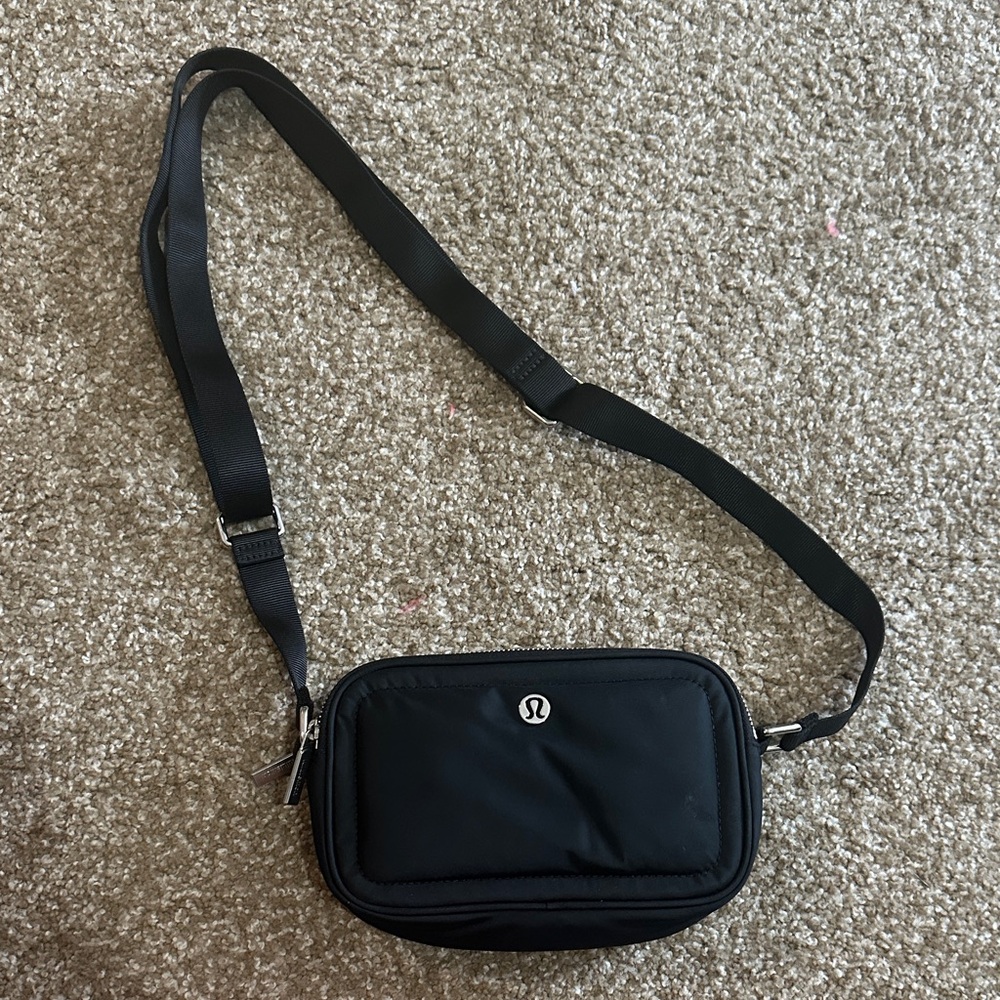 lululemon Crossbody camera bag 2L